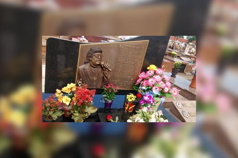 Zé Rico: o túmulo simbólico, o carinho real