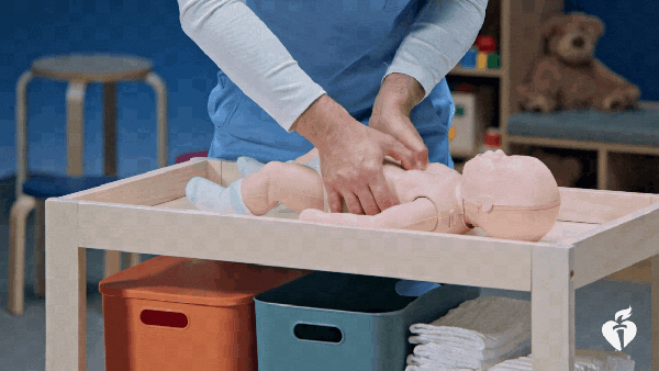 compressões bebê inconsciente - Orientações sobre desengasgo: o que mudou e como agir corretamente para proteger bebês e crianças